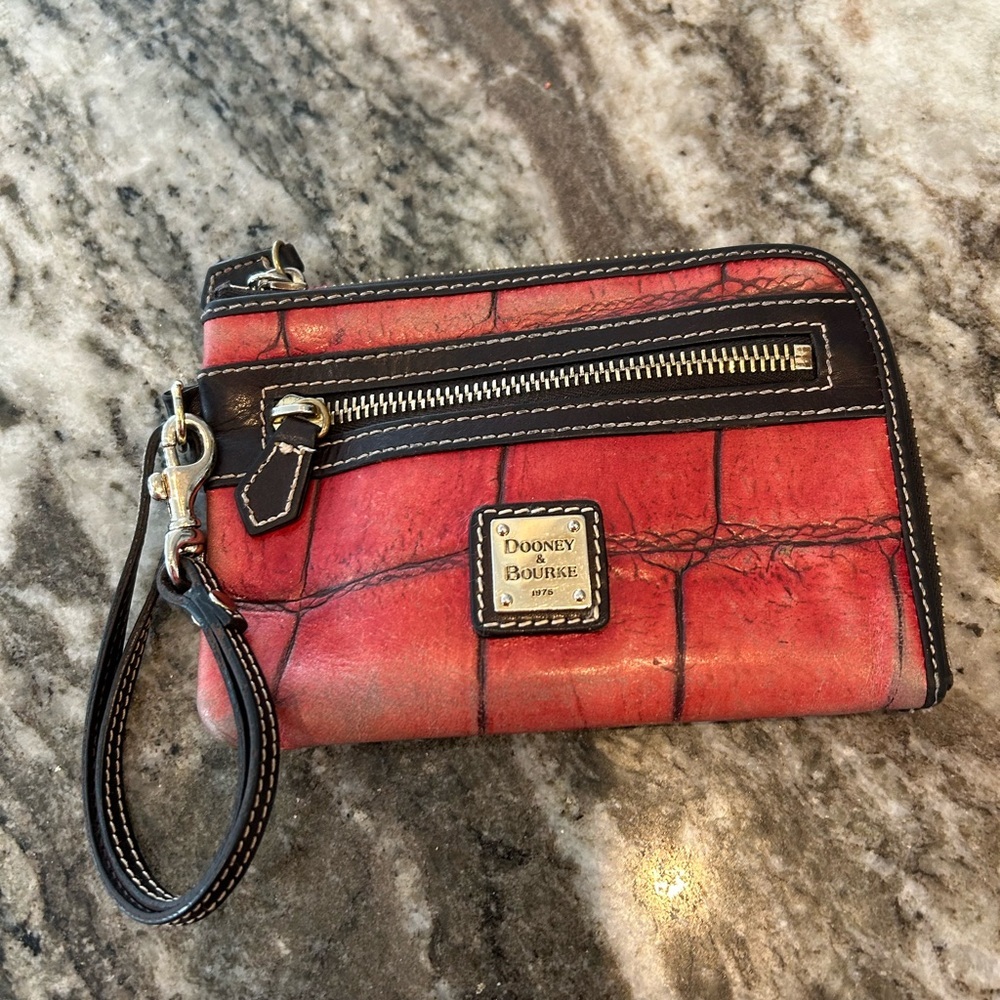 Dooney & Bourke croc embossed Wristlet has wear but GUC